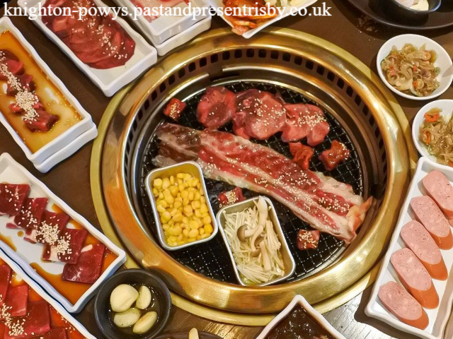 6 Rekomendasi Tempat Makan Enak di Living World